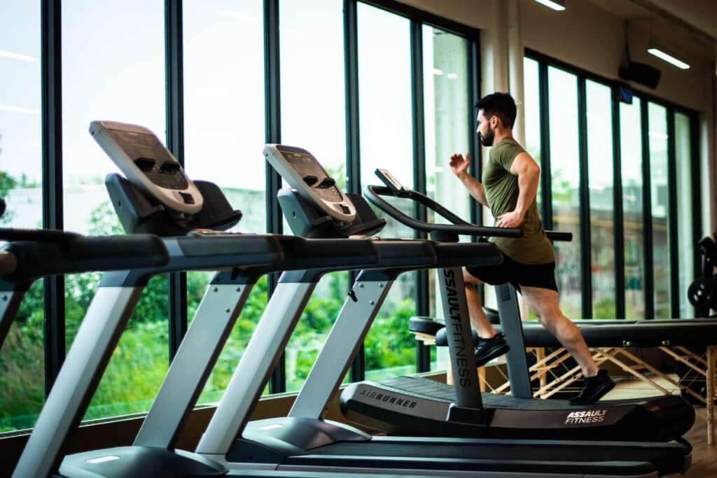 guy-emphasining-on-benefits-of-regular-exercise